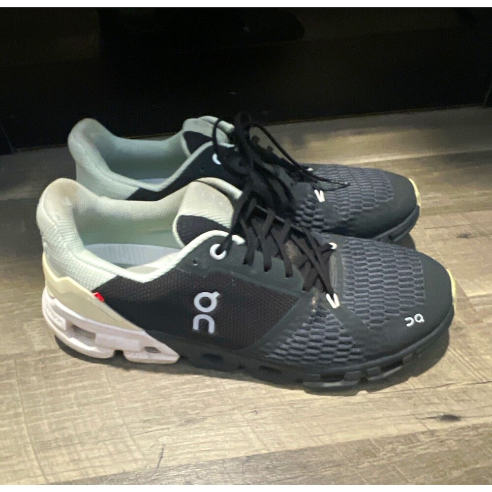 On Running Cloudflyer Black White Women’s Size 9.5 Athletic Sneakers VOM-01